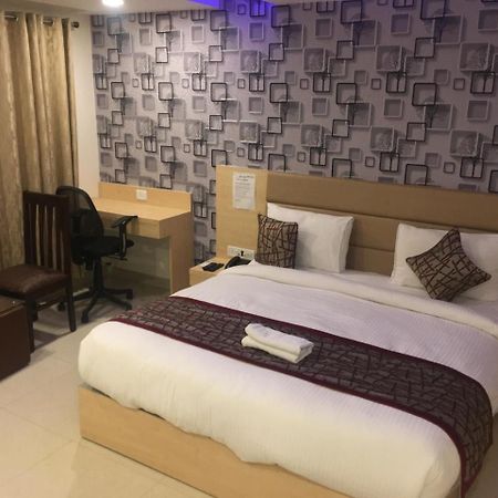 Hotel Airport D'Capitol Yeni Delhi Dış mekan fotoğraf
