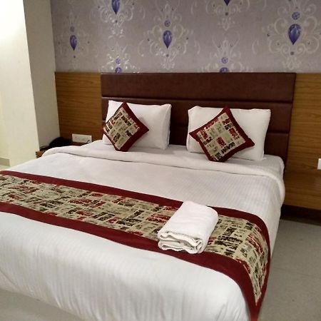 Hotel Airport D'Capitol Yeni Delhi Dış mekan fotoğraf