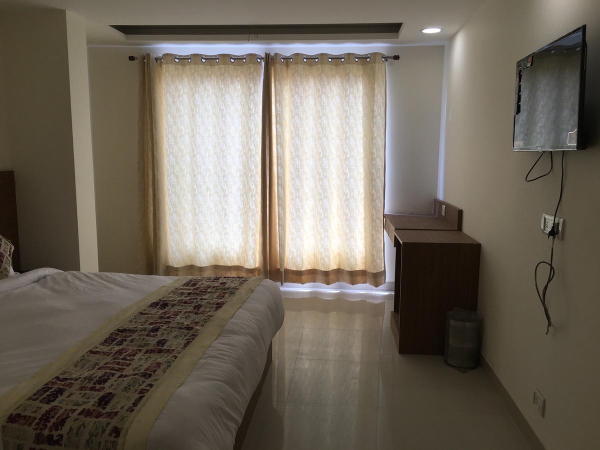 Hotel Airport D'Capitol Yeni Delhi Dış mekan fotoğraf