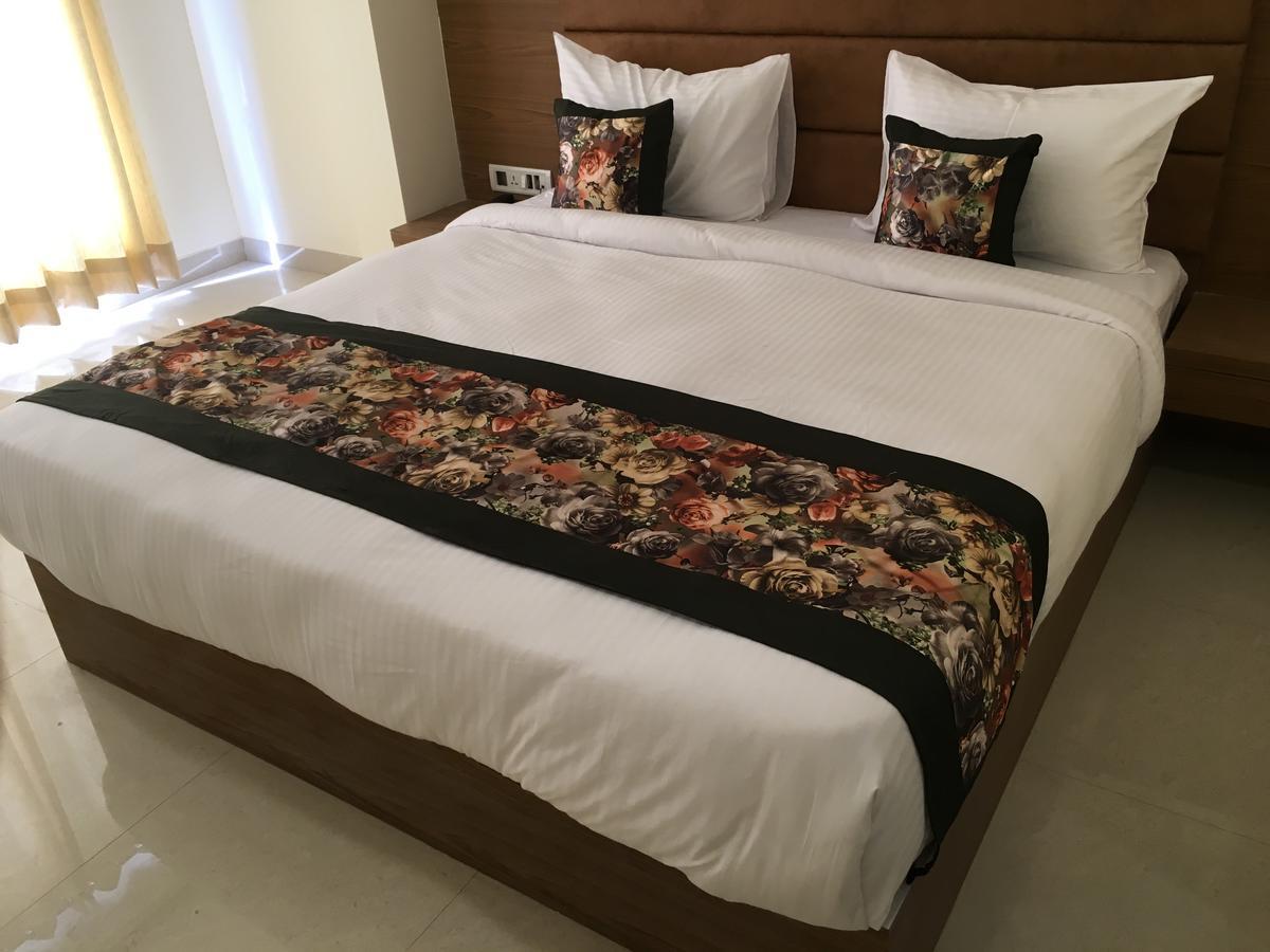 Hotel Airport D'Capitol Yeni Delhi Dış mekan fotoğraf