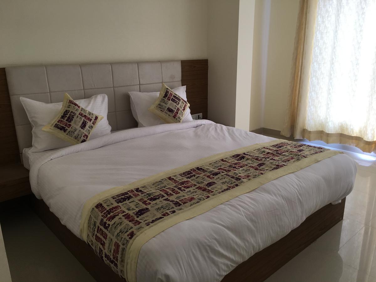 Hotel Airport D'Capitol Yeni Delhi Dış mekan fotoğraf