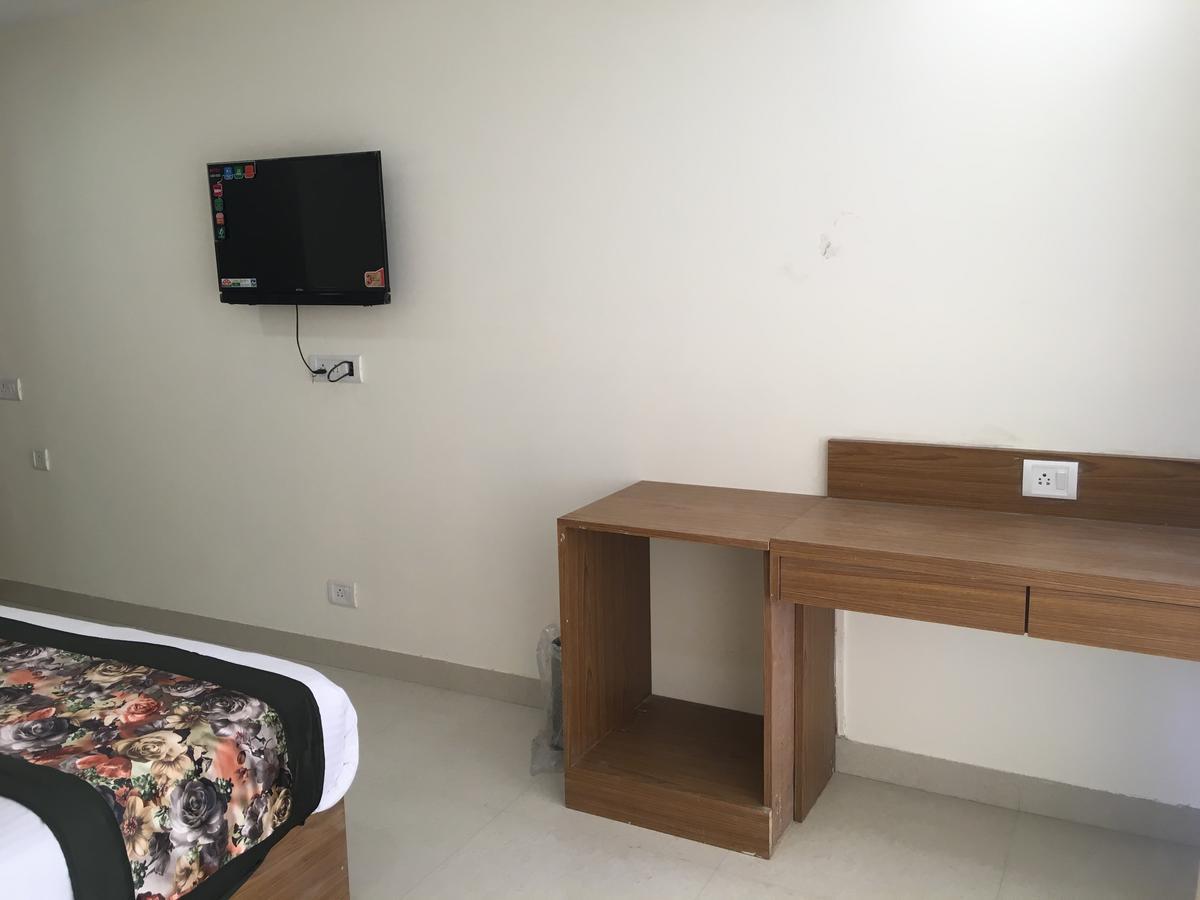 Hotel Airport D'Capitol Yeni Delhi Dış mekan fotoğraf