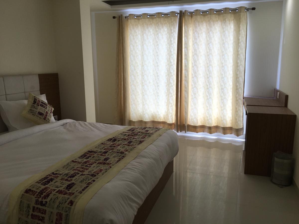 Hotel Airport D'Capitol Yeni Delhi Dış mekan fotoğraf