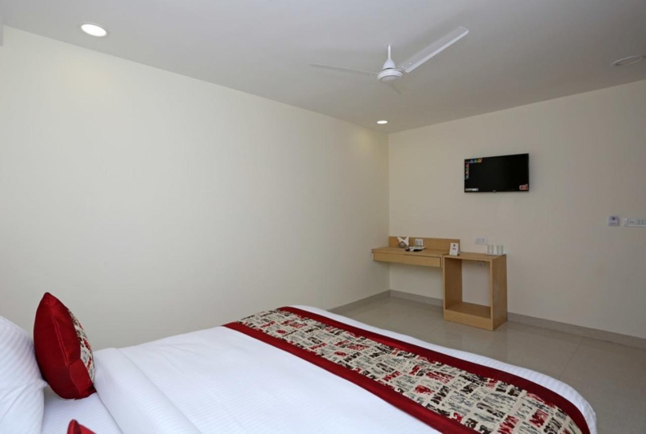 Hotel Airport D'Capitol Yeni Delhi Dış mekan fotoğraf