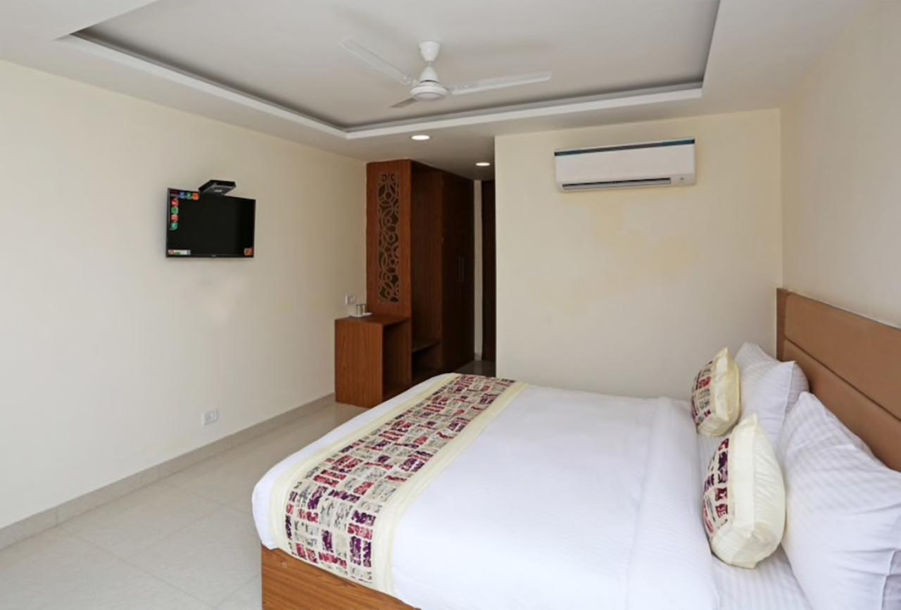 Hotel Airport D'Capitol Yeni Delhi Dış mekan fotoğraf