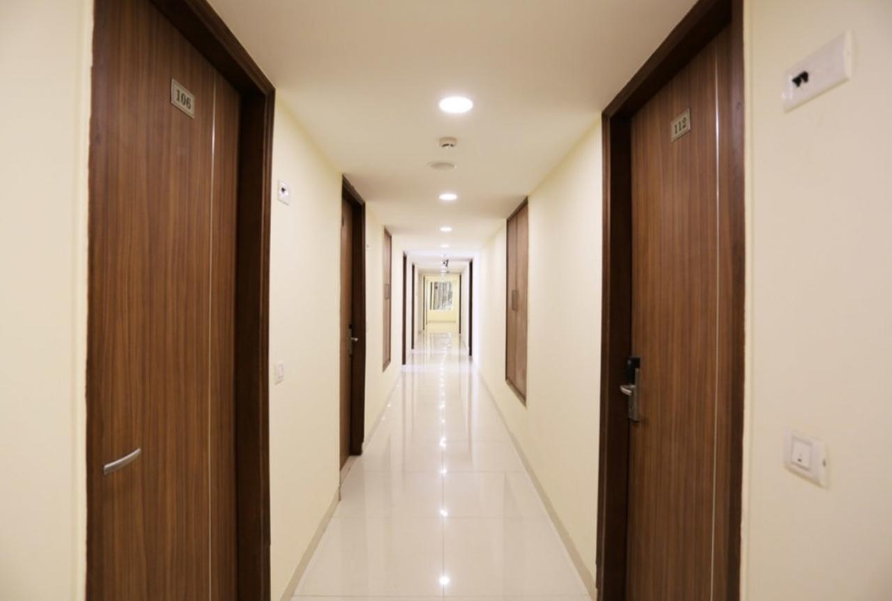 Hotel Airport D'Capitol Yeni Delhi Dış mekan fotoğraf