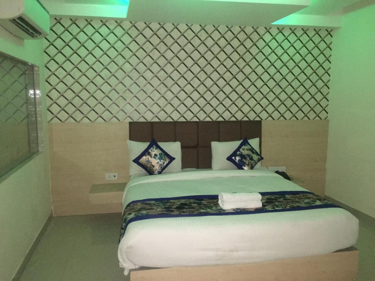 Hotel Airport D'Capitol Yeni Delhi Dış mekan fotoğraf