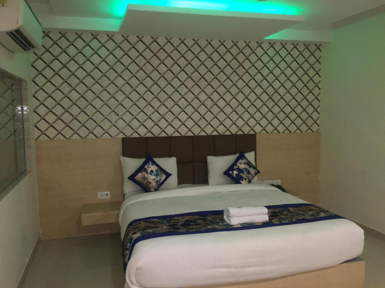 Hotel Airport D'Capitol Yeni Delhi Dış mekan fotoğraf
