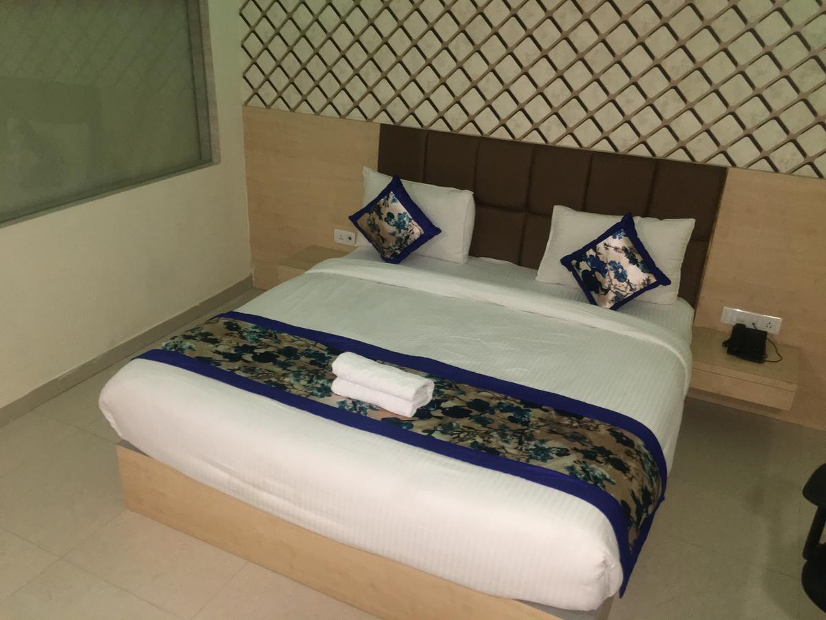 Hotel Airport D'Capitol Yeni Delhi Dış mekan fotoğraf