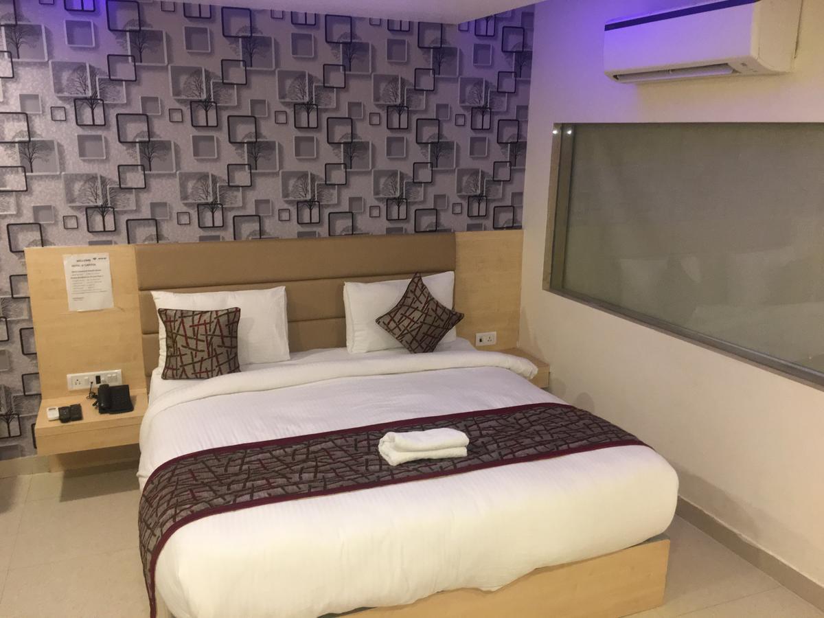 Hotel Airport D'Capitol Yeni Delhi Dış mekan fotoğraf