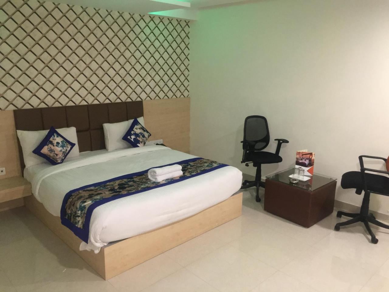 Hotel Airport D'Capitol Yeni Delhi Dış mekan fotoğraf