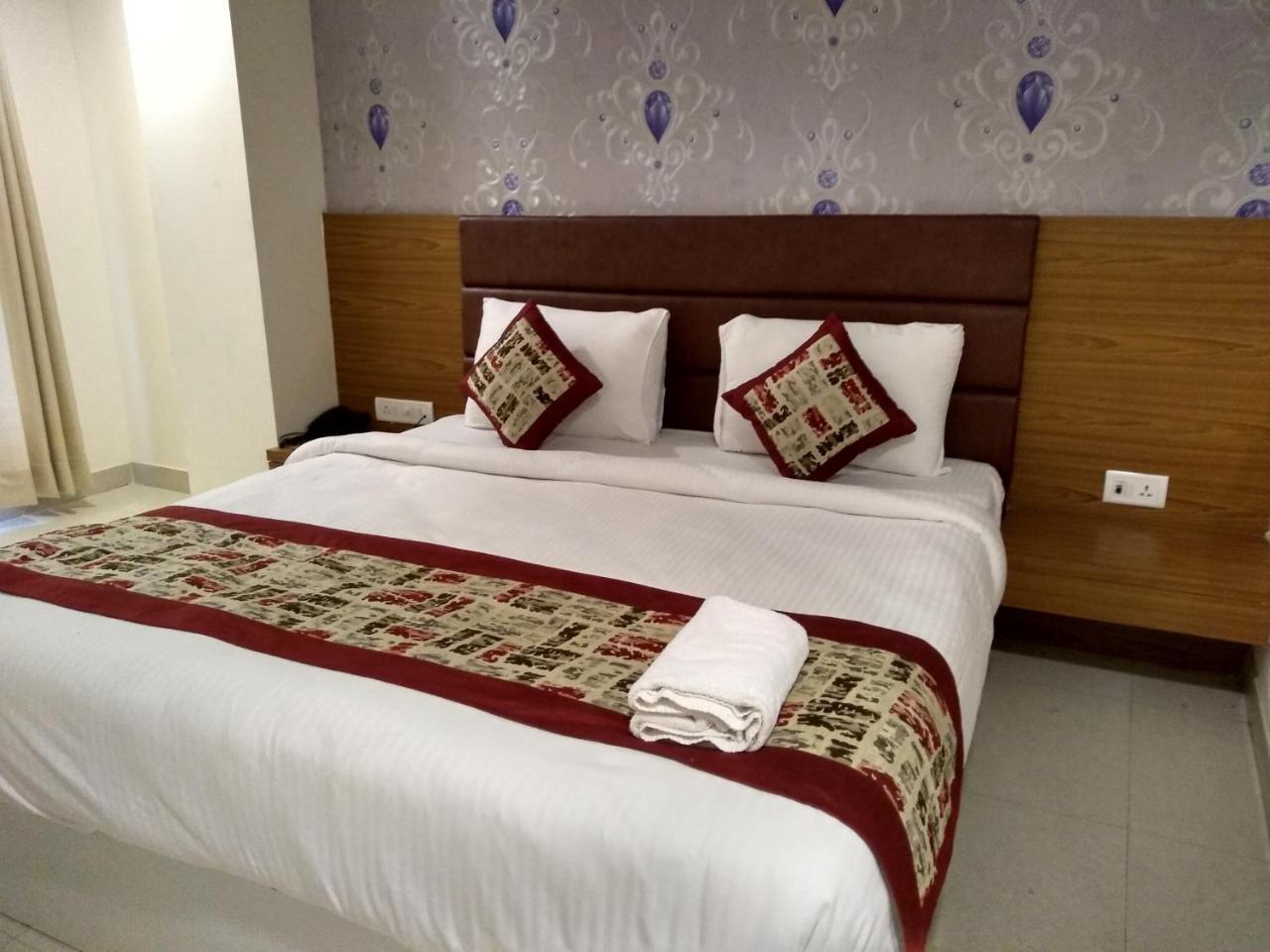 Hotel Airport D'Capitol Yeni Delhi Dış mekan fotoğraf
