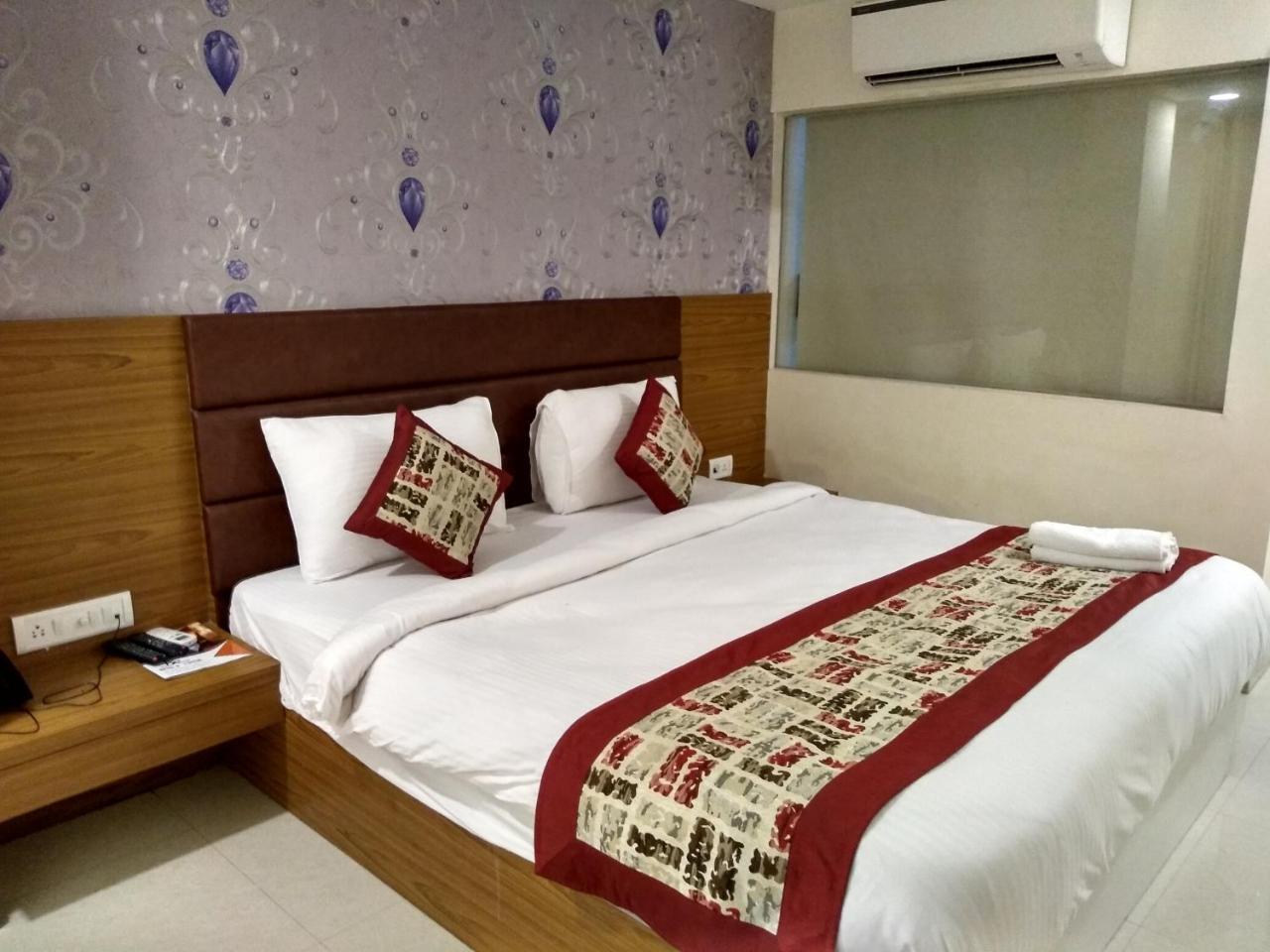 Hotel Airport D'Capitol Yeni Delhi Dış mekan fotoğraf