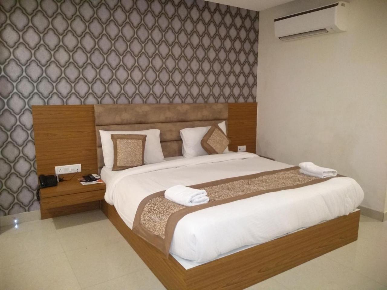 Hotel Airport D'Capitol Yeni Delhi Dış mekan fotoğraf